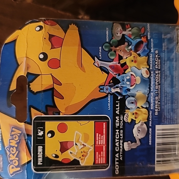 POKÉMON PIKACHU BATTLE FRONTIER COLLECTIBLE FIGURE NIB - Picture 2 of 3